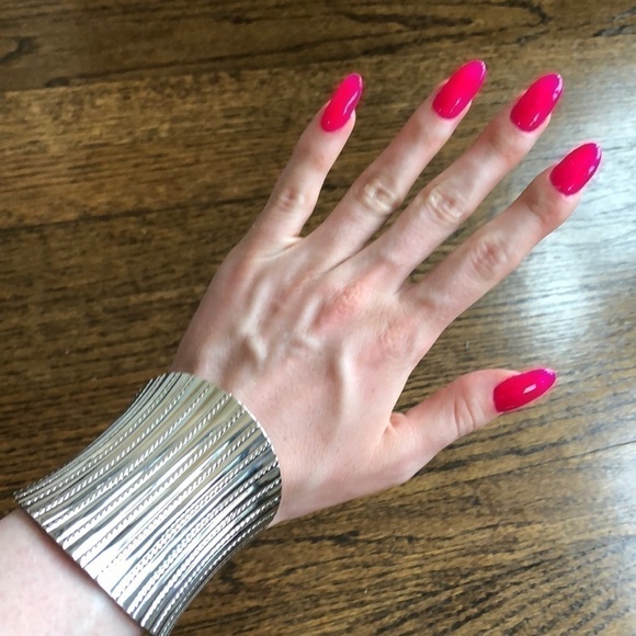 Medium Silver Vertical Stripe Edge Cuff Bracrlet - Picture 4 of 5